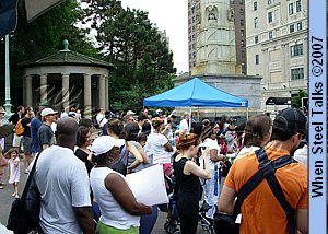crowd2.JPG