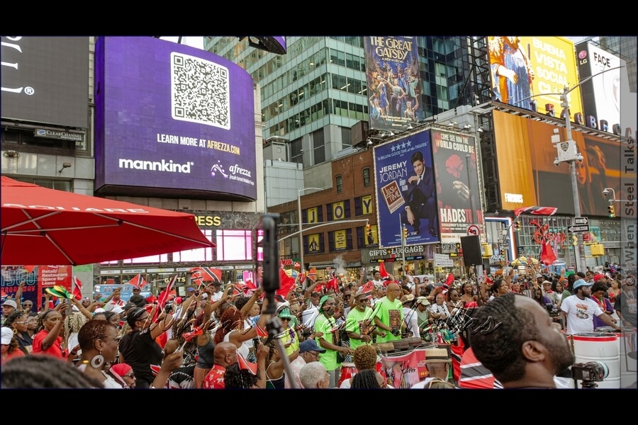 Crowd at Pan in Times Square IV