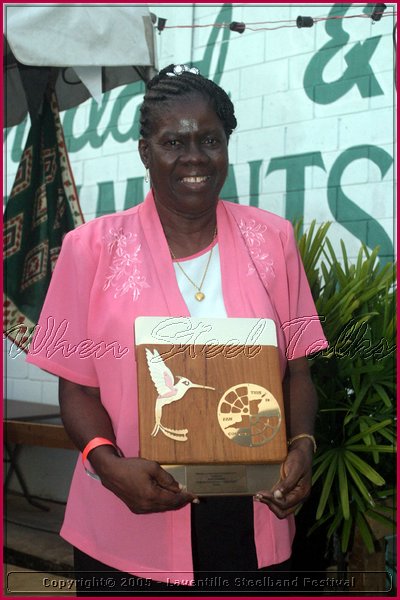 Former National netballer Enid Brown displays her award for Community Service.jpg