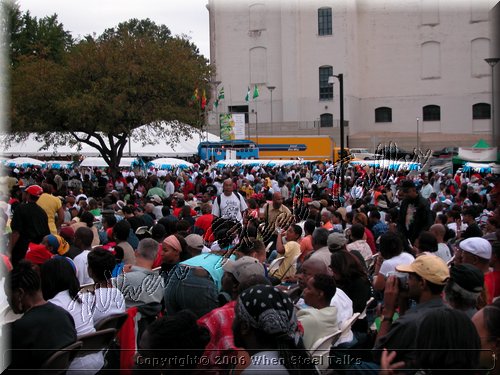 Crowd_DSCN0919_Panorama 2006.JPG