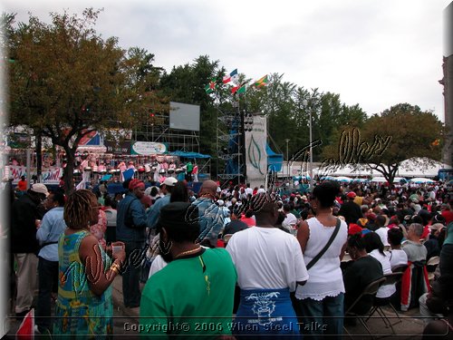 Crowd_DSCN0920_Panorama 2006.JPG