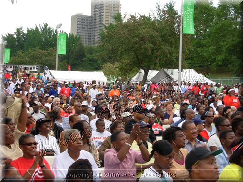 Crowd_DSCN0991_Panorama 2006.JPG