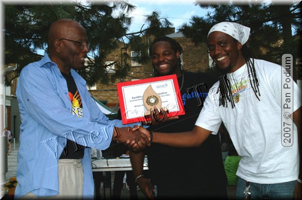 Gerald Forsyth presenting BAS award to Kyron Akal.jpg