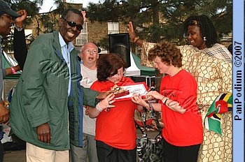 Frank Rollock presents BAS Award to Woodbine.jpg