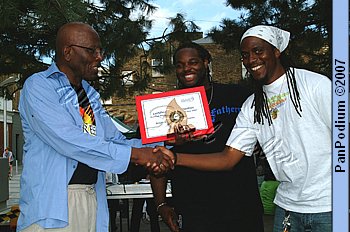 Gerald Forsyth presenting BAS award to Kyron Akal.jpg
